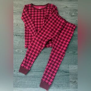 Carter's Pink and Black Houndstooth Pajama Set.
Girl’s size 4T